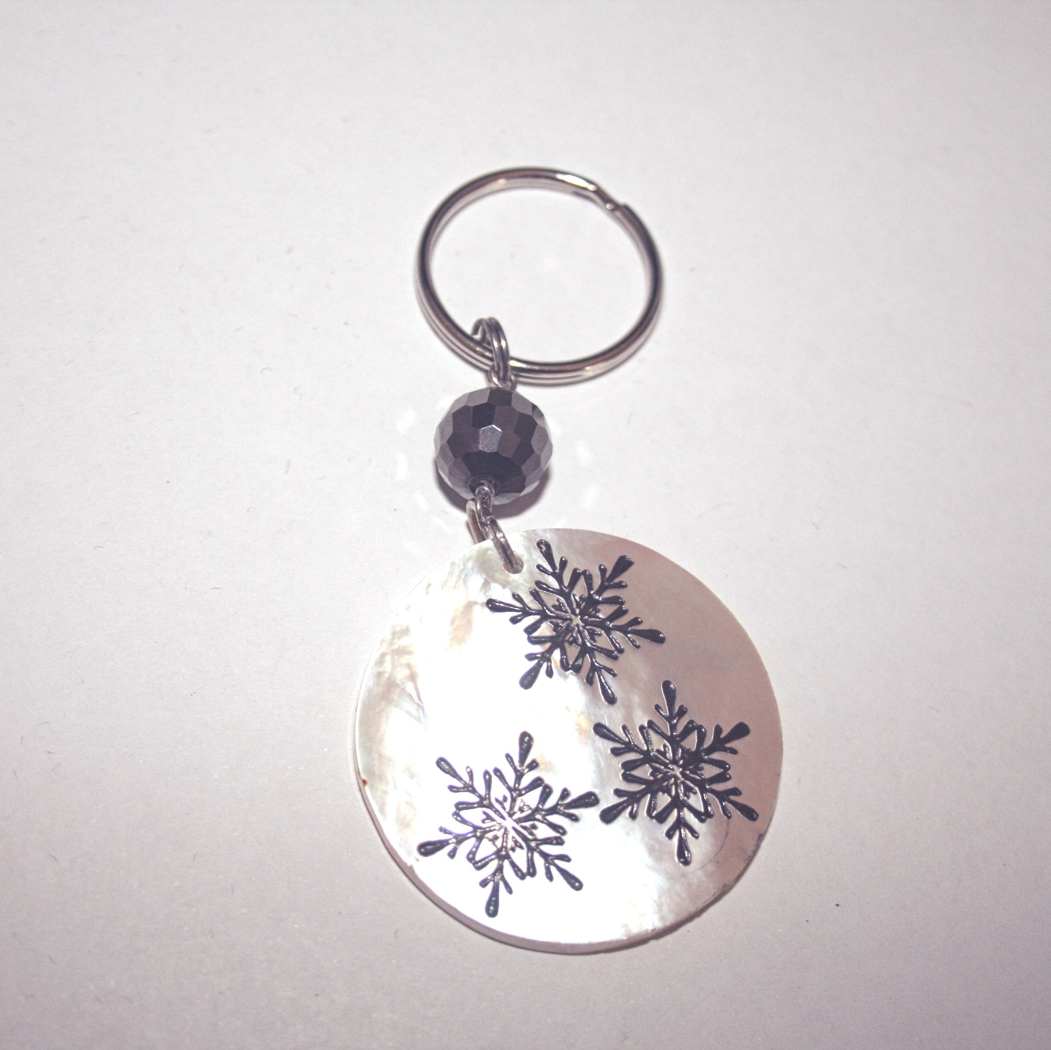 White Black Shell Keyring - SKR328 - pack of 5