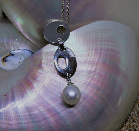 Ellie Pearl Pendant