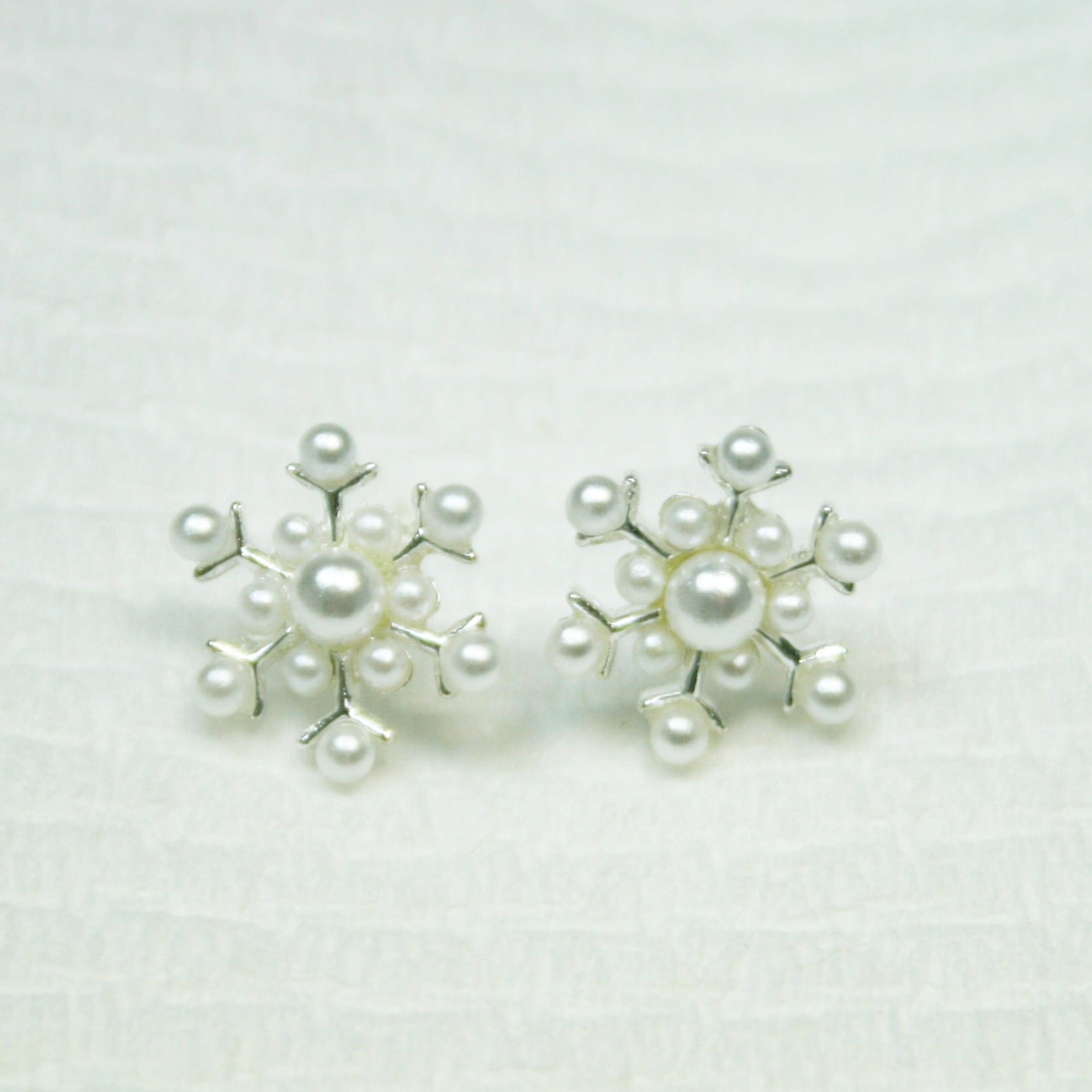 Pearl Snowflake earrings - pack of 7 - SE107